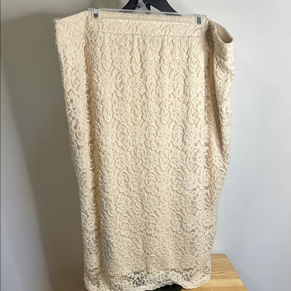 Torrid Cream Lace Skirt - Picture 5 of 8